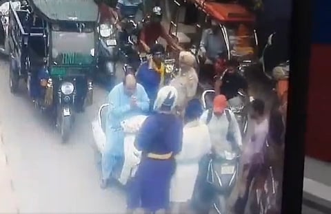 Thapar seen folding hands in front of the assailants. 